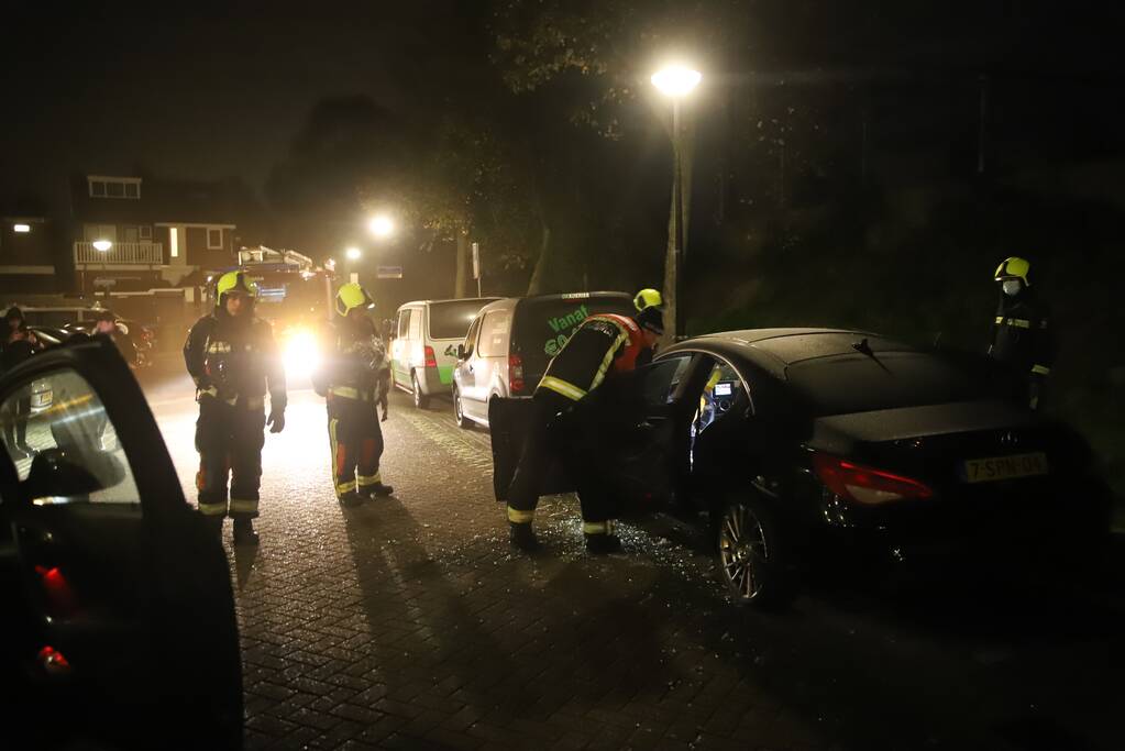 Brand in auto door vuurwerk