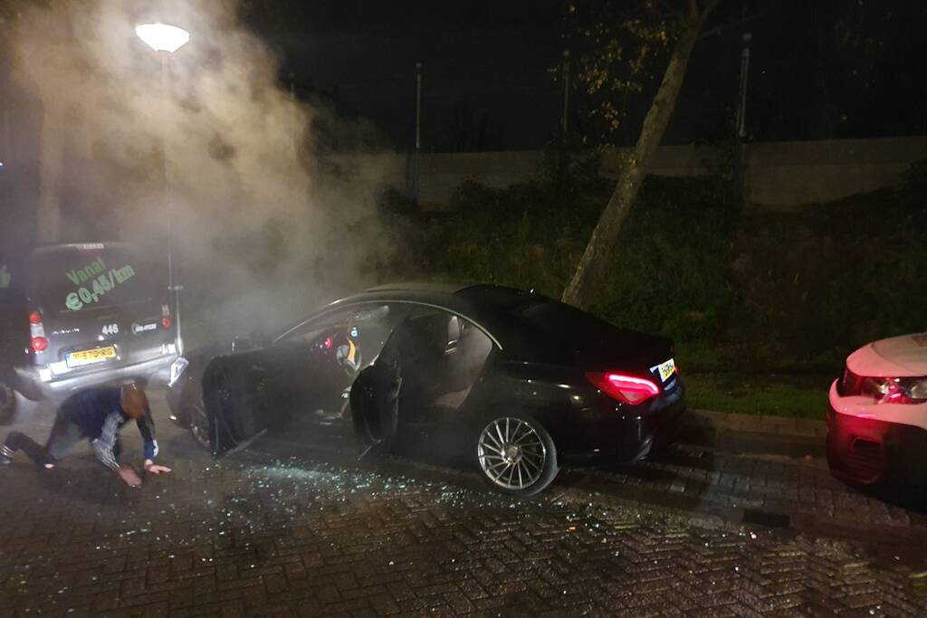 Brand in auto door vuurwerk