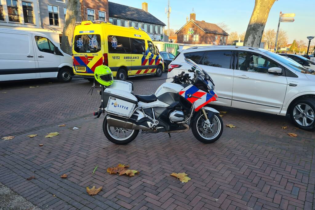Personenauto komt in botsing met scooter