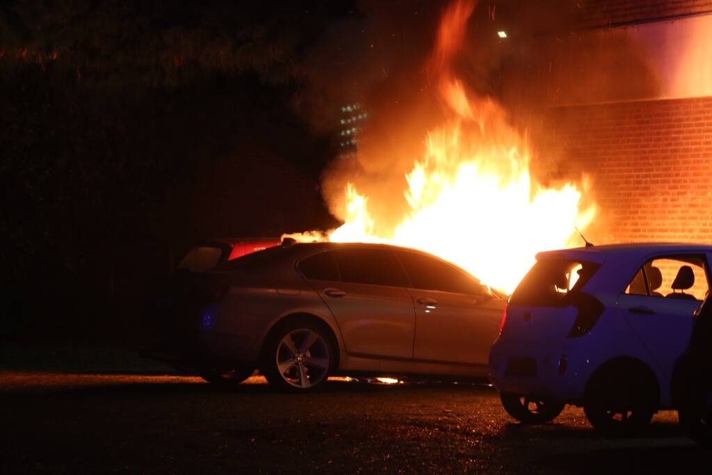 Auto verwoest door brand