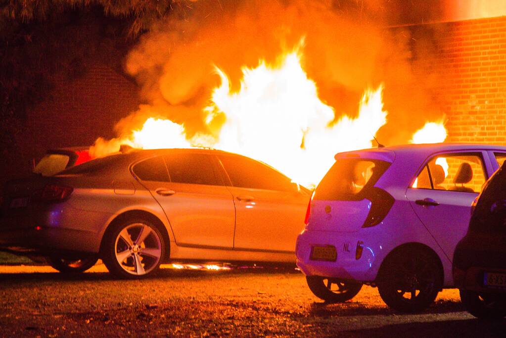 Auto verwoest door brand