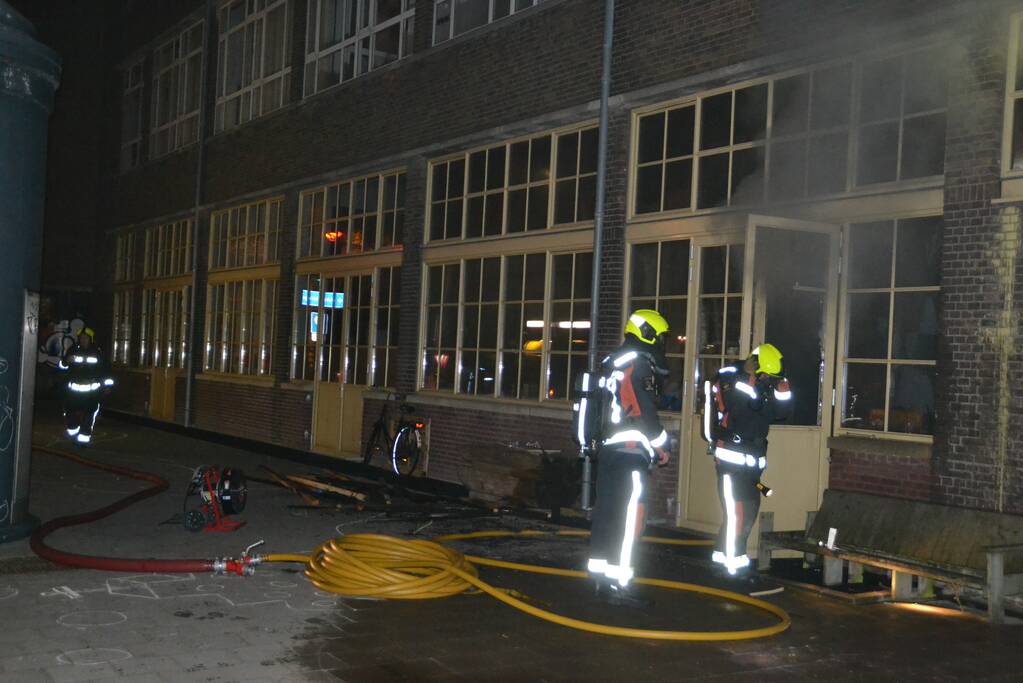 Felle brand in oud pand