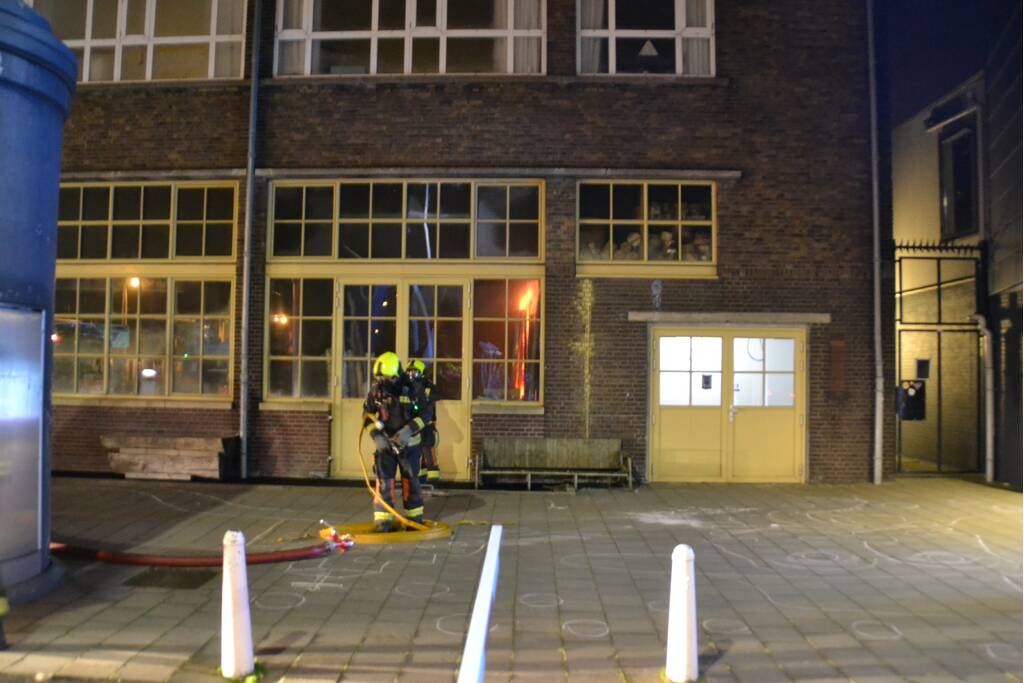 Felle brand in oud pand
