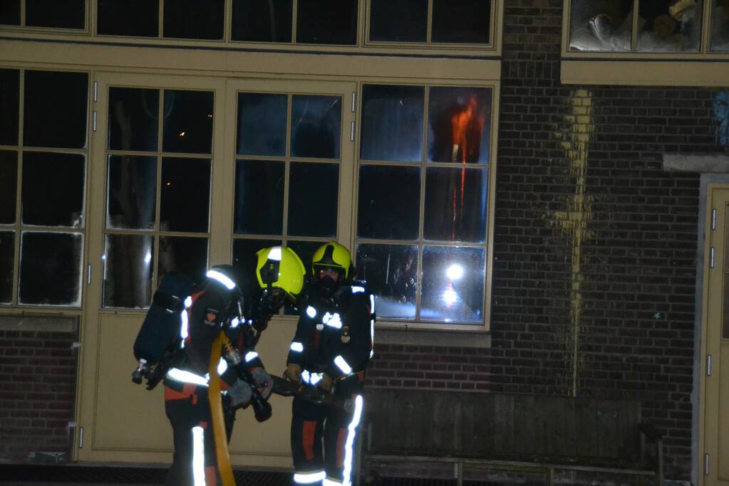 Felle brand in oud pand
