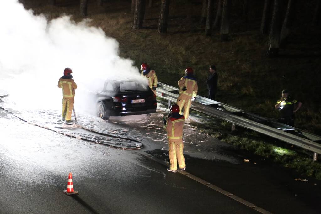 Auto volledig verwoest door brand