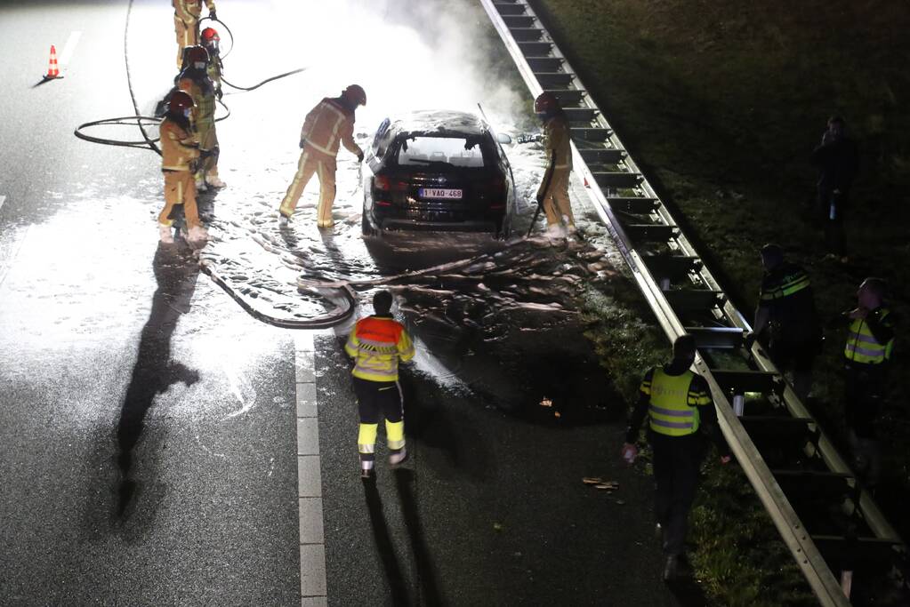 Auto volledig verwoest door brand