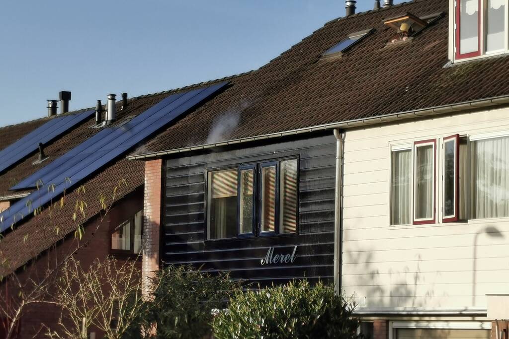 Brand in gevel van tussenwoning