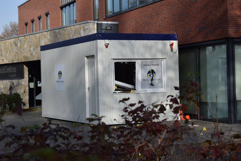 Corona-sneltestlocatie verwoest met zwaar vuurwerk