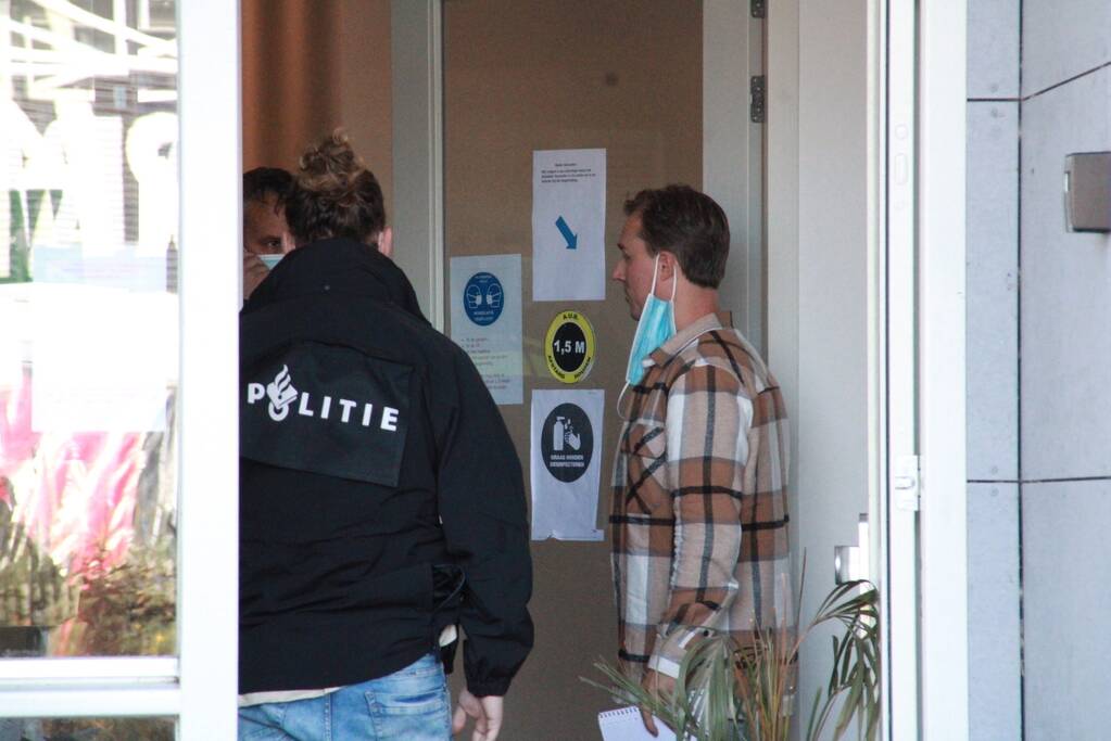 Overleden vrouw (26) aangetroffen in woning, man aangehouden