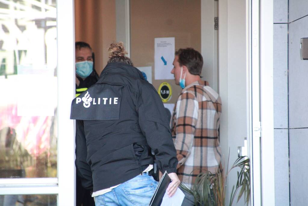 Overleden vrouw (26) aangetroffen in woning, man aangehouden