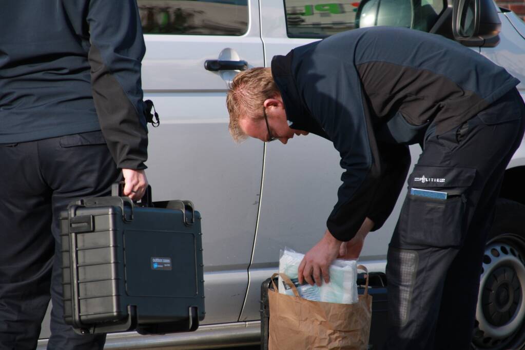 Overleden vrouw (26) aangetroffen in woning, man aangehouden