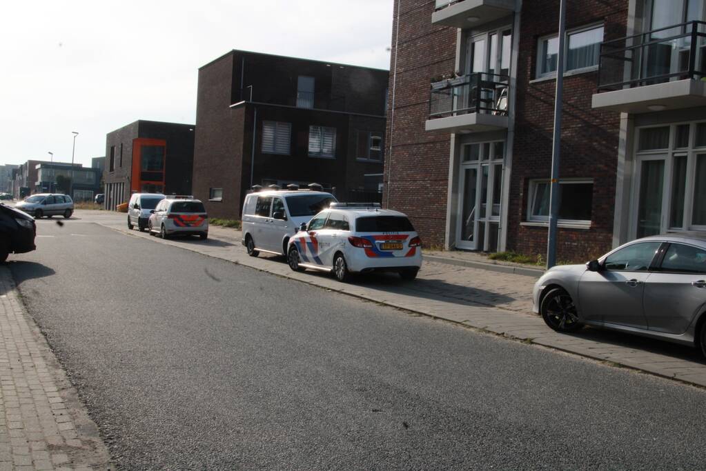 Overleden vrouw (26) aangetroffen in woning, man aangehouden