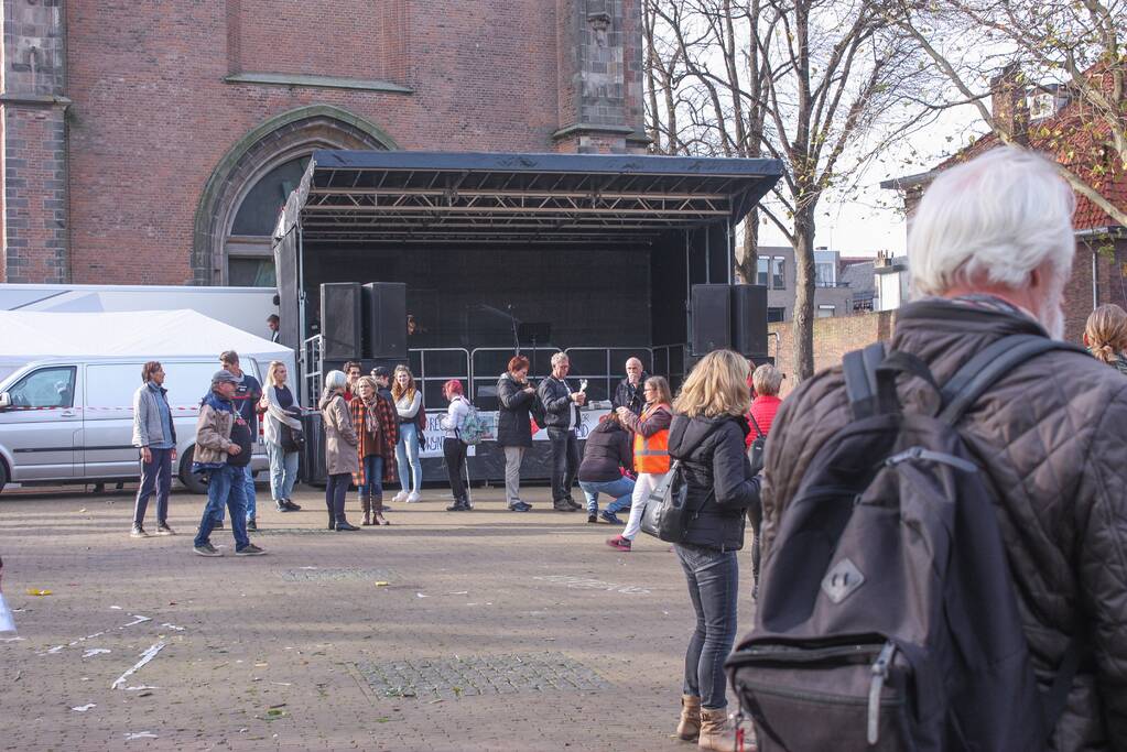 Demonstratie voor de vrijheid bij Onze Lieve Vrouwetoren