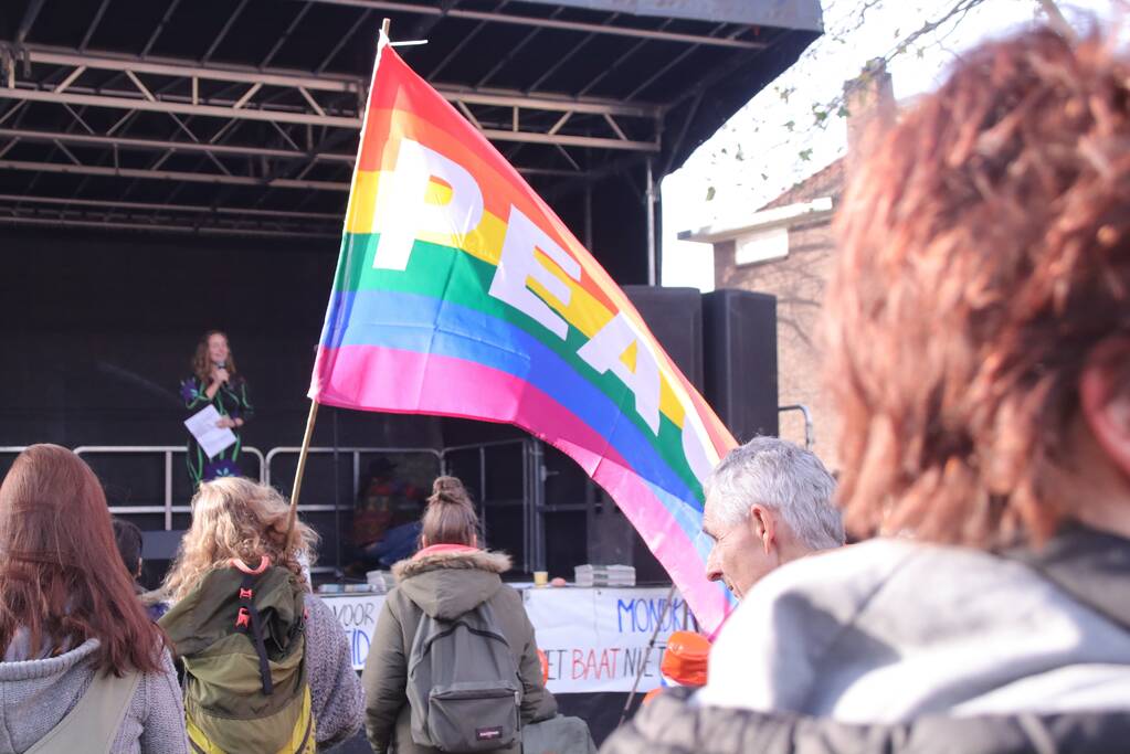 Demonstratie voor de vrijheid bij Onze Lieve Vrouwetoren