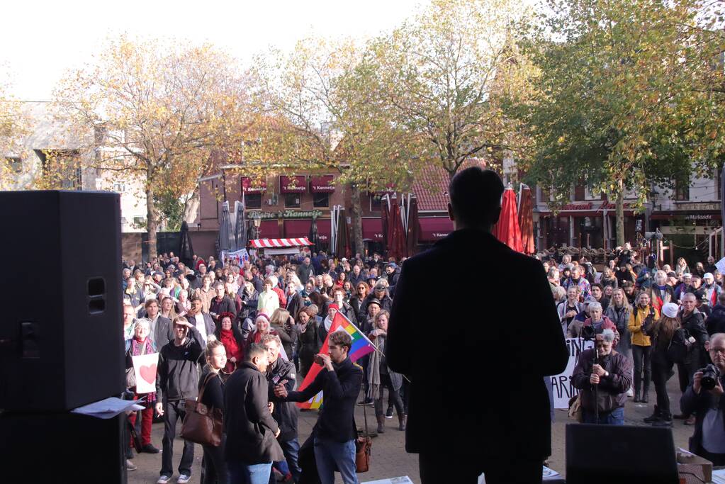 Demonstratie voor de vrijheid bij Onze Lieve Vrouwetoren