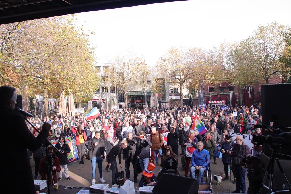 Demonstratie voor de vrijheid bij Onze Lieve Vrouwetoren