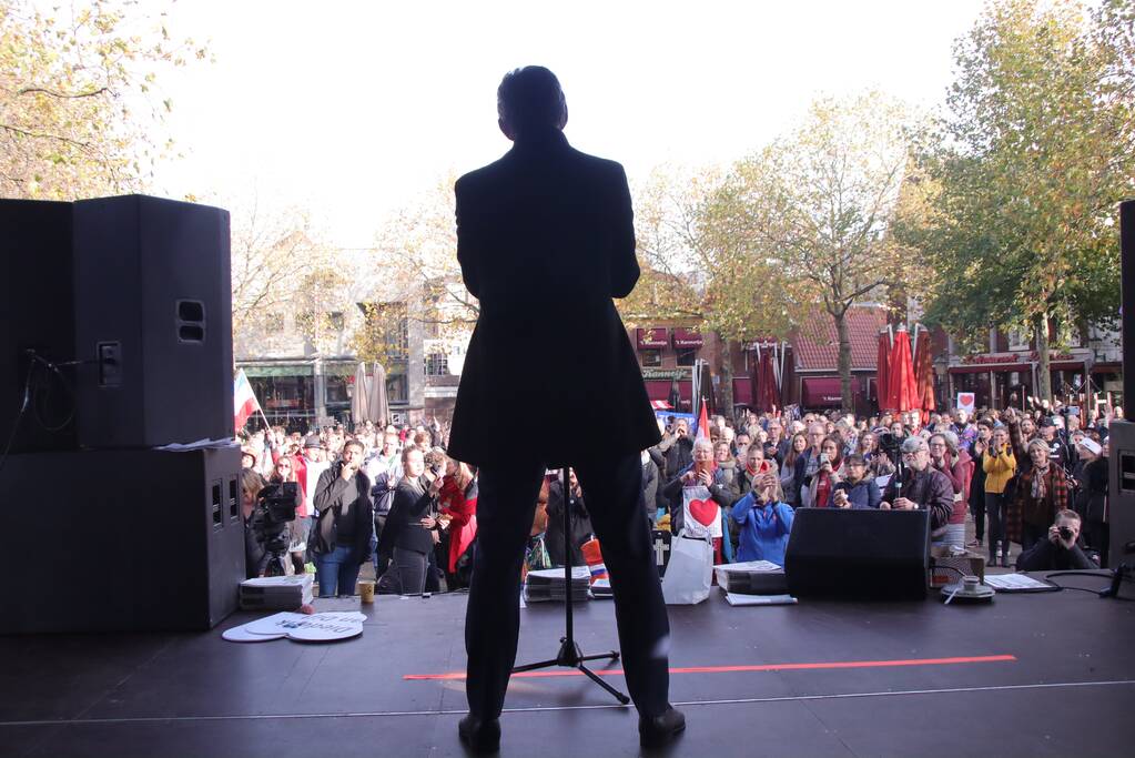 Demonstratie voor de vrijheid bij Onze Lieve Vrouwetoren