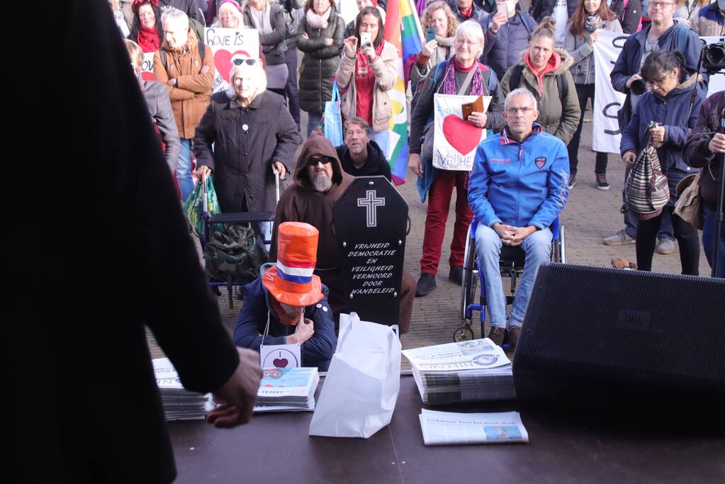 Demonstratie voor de vrijheid bij Onze Lieve Vrouwetoren