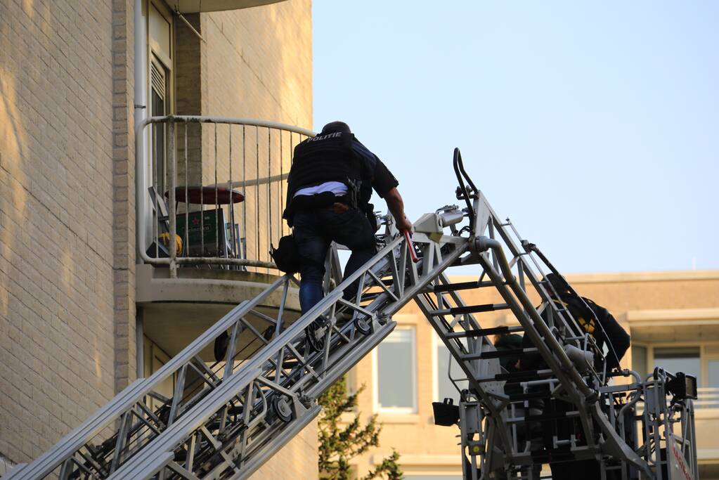 Arrestatieteam valt binnen bij persoon met verward gedrag