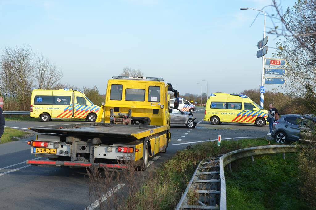 Twee gewonden bij frontale aanrijding