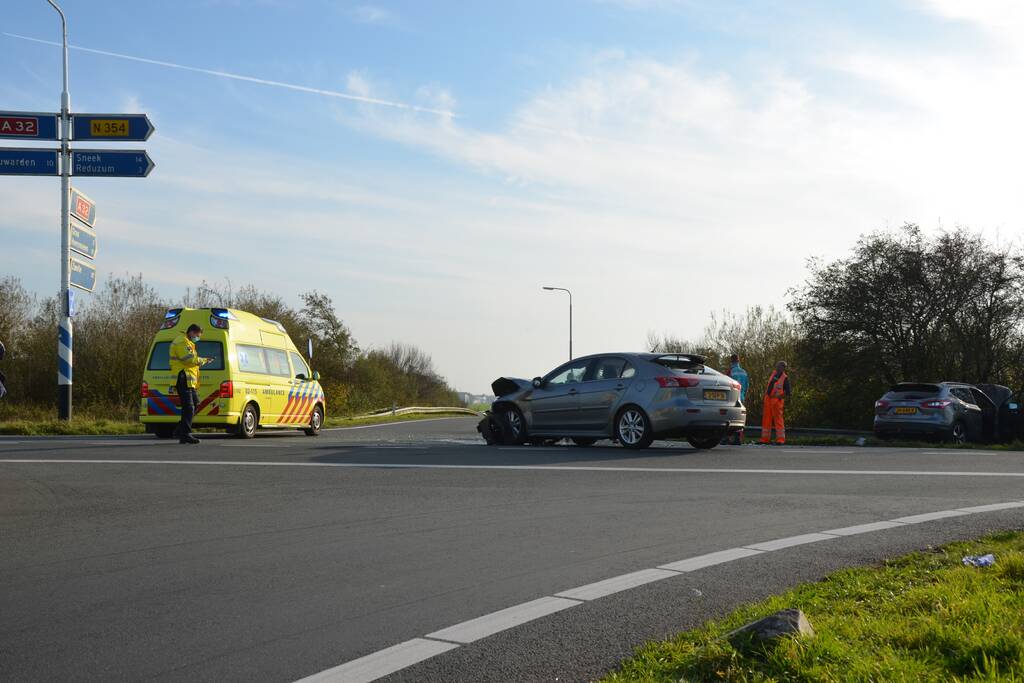 Twee gewonden bij frontale aanrijding