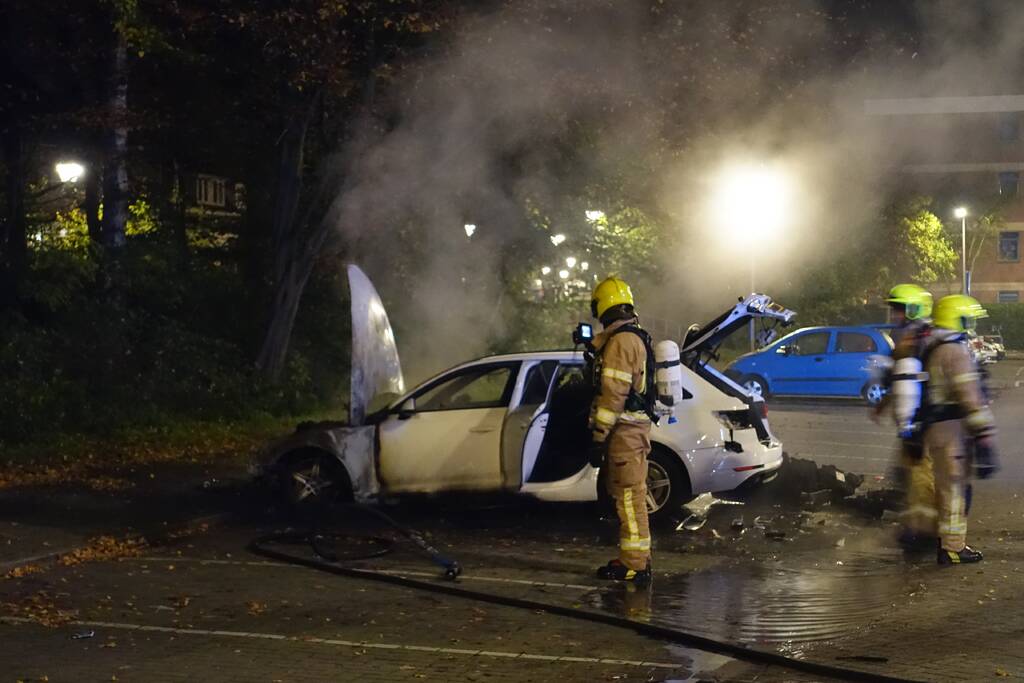 Auto verwoest door brand