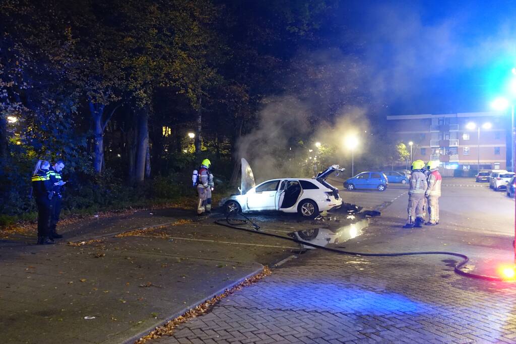 Auto verwoest door brand