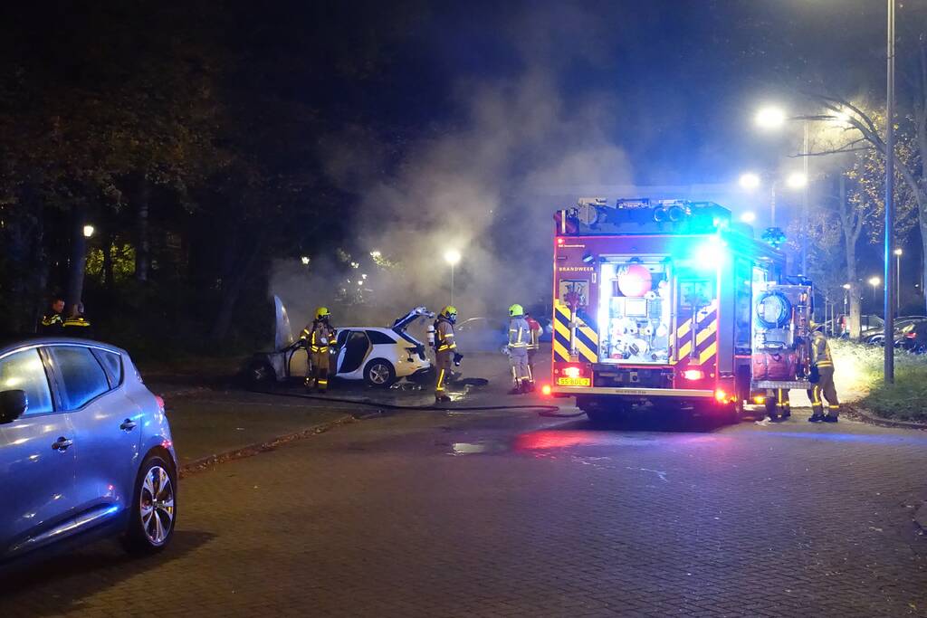 Auto verwoest door brand