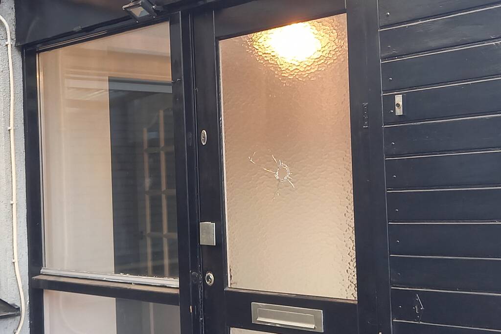 Woning beschoten, politie doet onderzoek