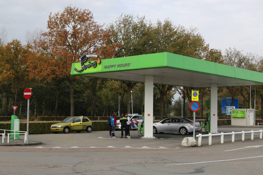 Politie zoekt zilverkleurige Audi na overval