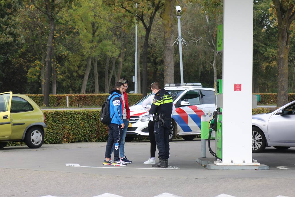 Politie zoekt zilverkleurige Audi na overval