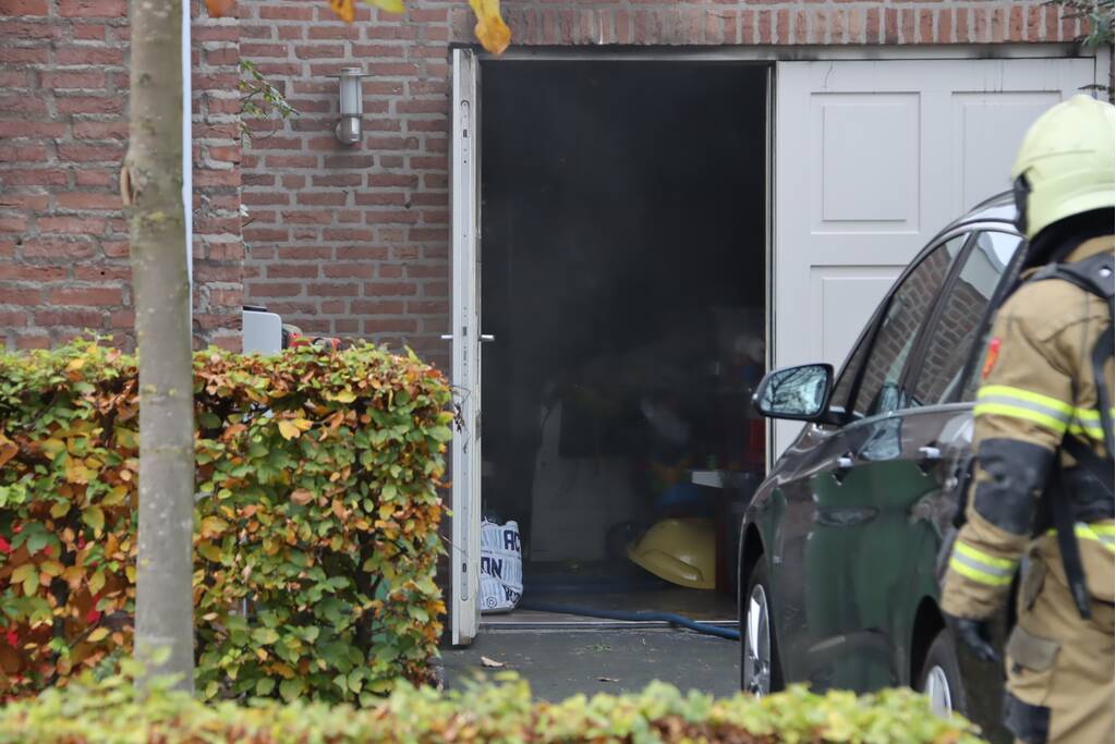 Grote schade na brand in garagebox