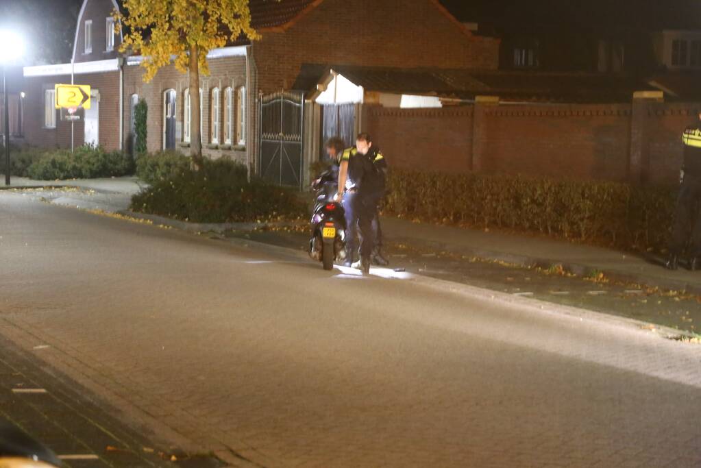 Scooterrijder (17) gooit bierkrat tijdens politieachtervolging