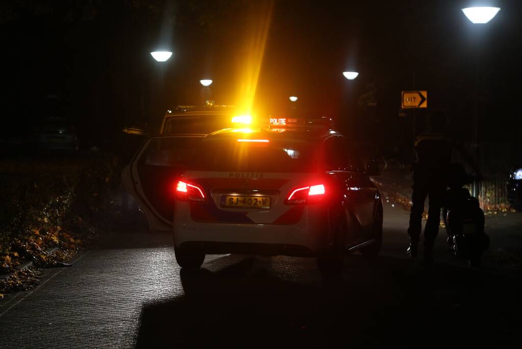 Scooterrijder (17) gooit bierkrat tijdens politieachtervolging