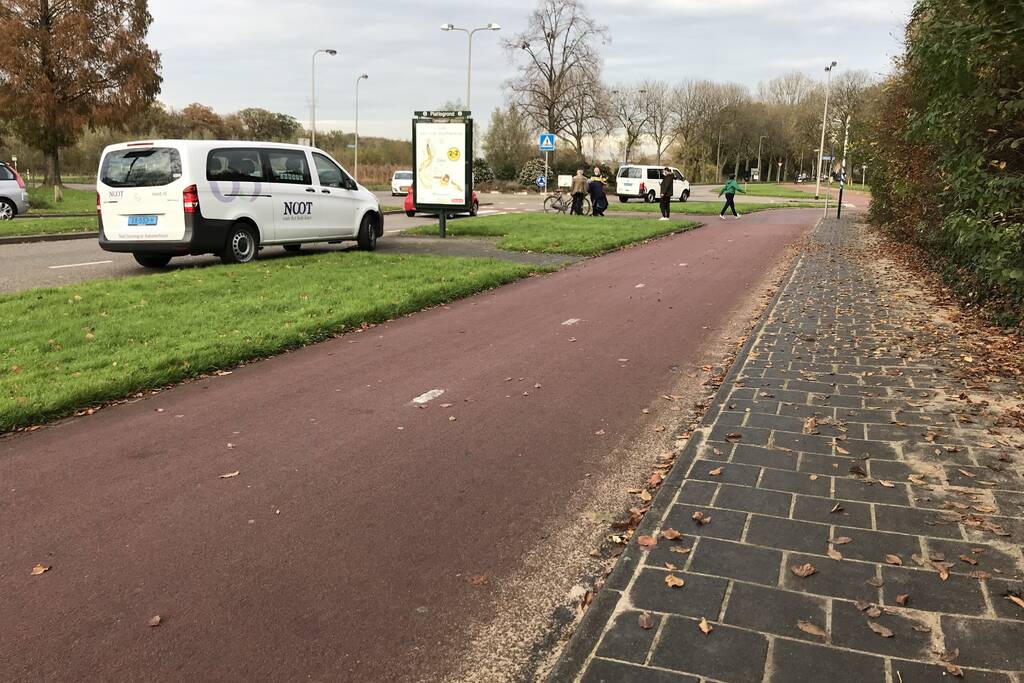 Meisje op fiets aangereden door auto