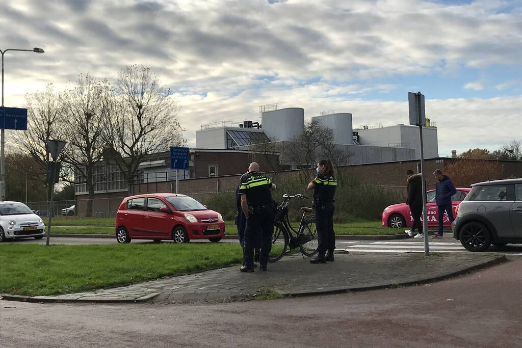 Meisje op fiets aangereden door auto