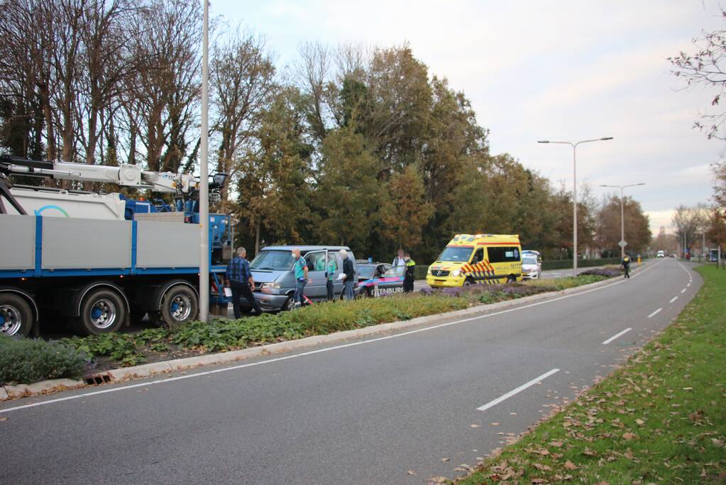 Veel schade bij aanrijding tussen meerdere voertuigen
