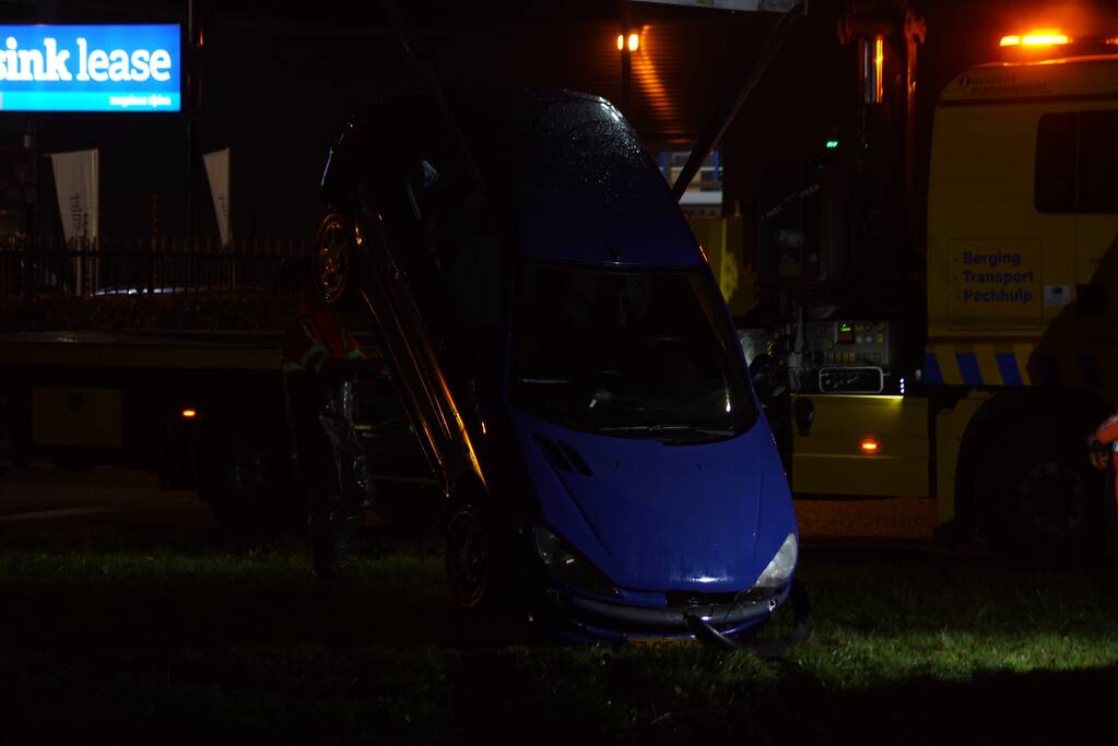 Auto te water geraakt, geen gewonden