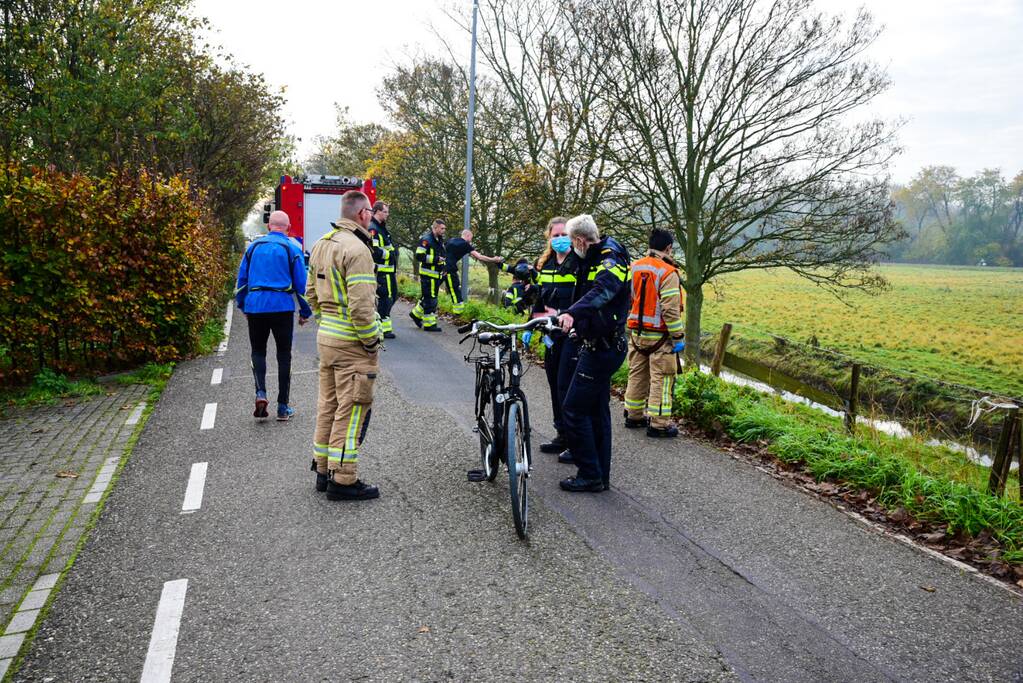 Zoekactie bij sloot na aantreffen van fiets