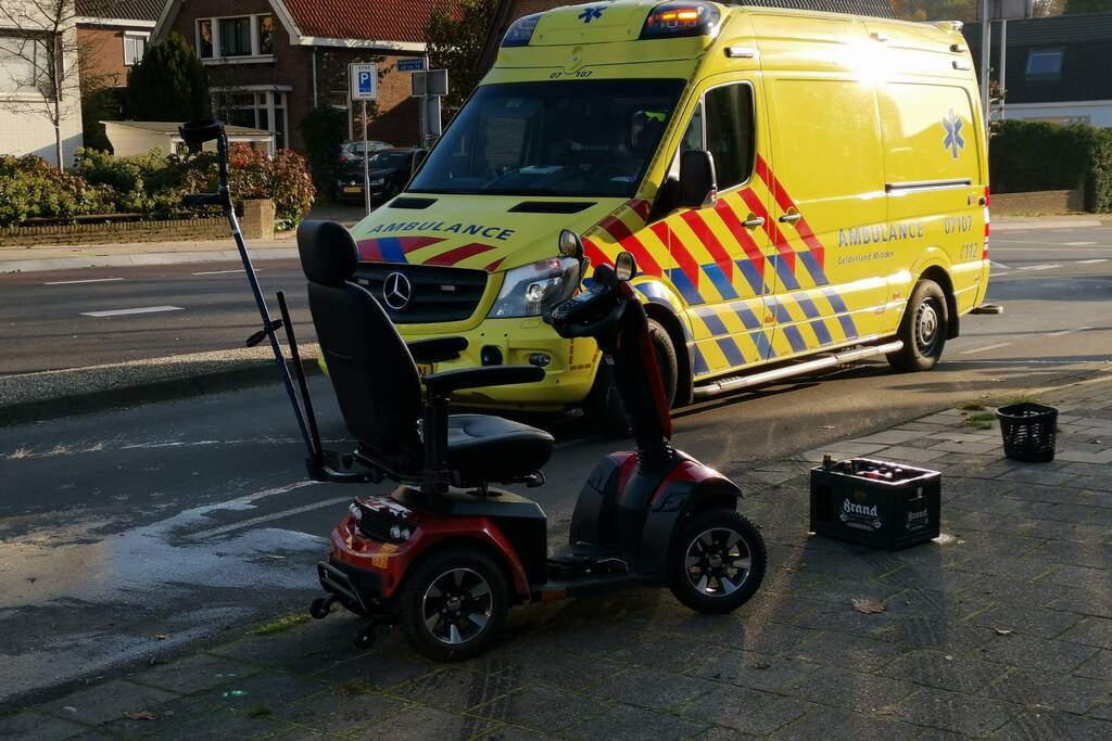 Botsing tussen scootmobiel en personenauto