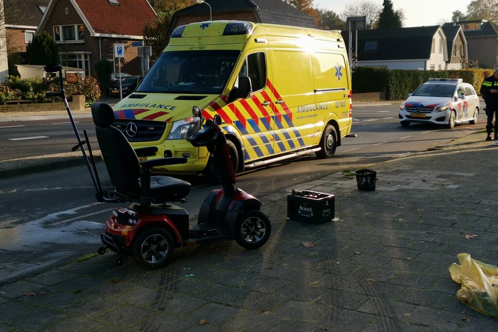 Botsing tussen scootmobiel en personenauto