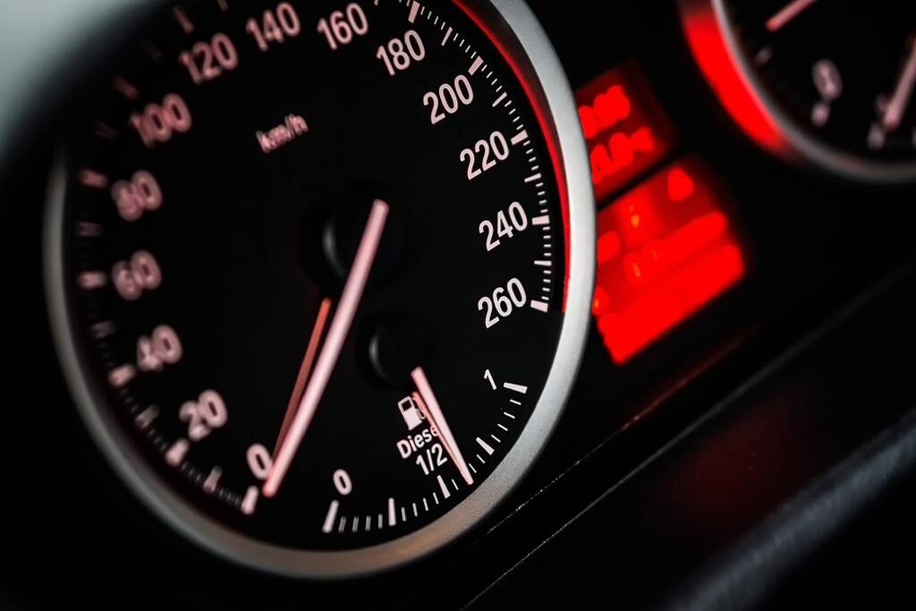 Vier rijbewijzen ingenomen bij snelheidscontrole