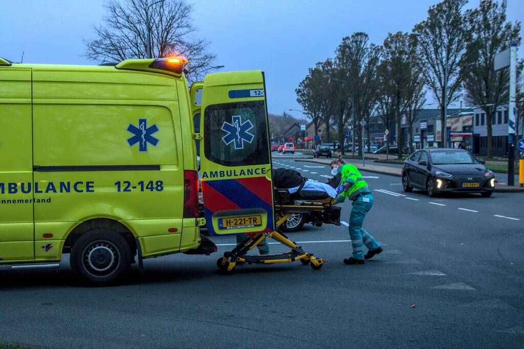Aanrijding tussen scooter en bestelbus