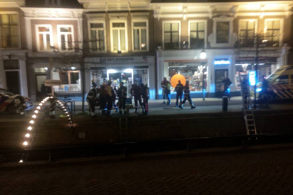 Zoekactie naar mogelijk persoon te water