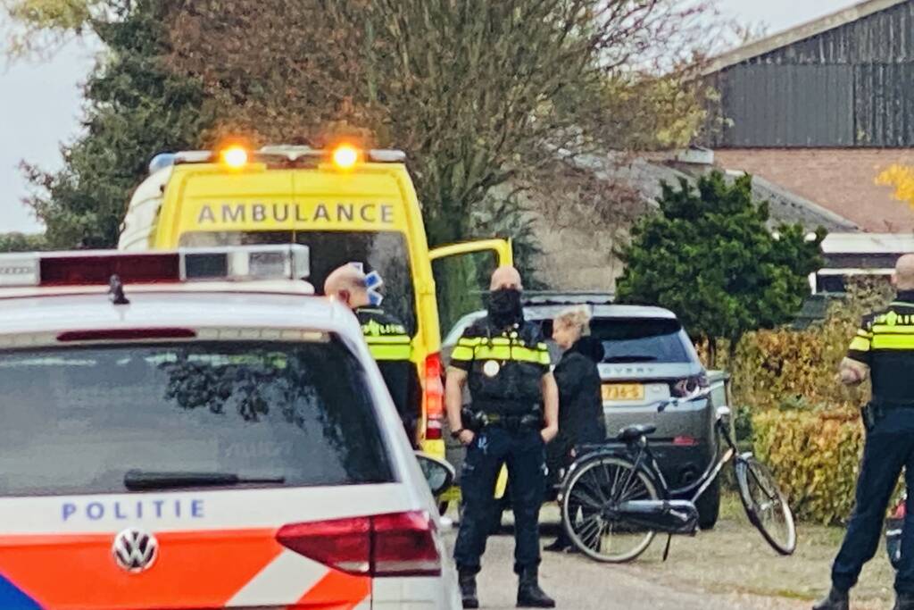 Fietser onderuit na botsing met auto