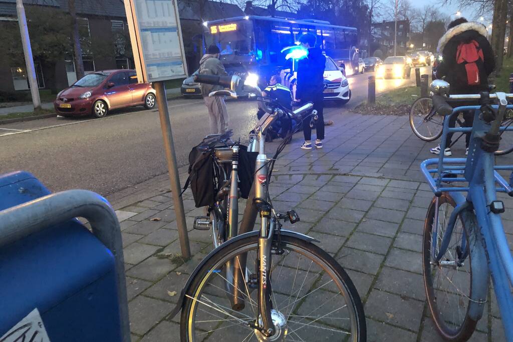 Automobilist rijdt door na aanrijding met fietser