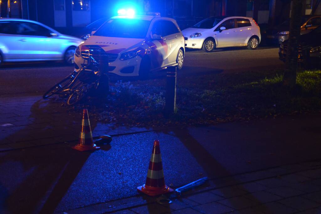 Automobilist rijdt door na aanrijding met fietser
