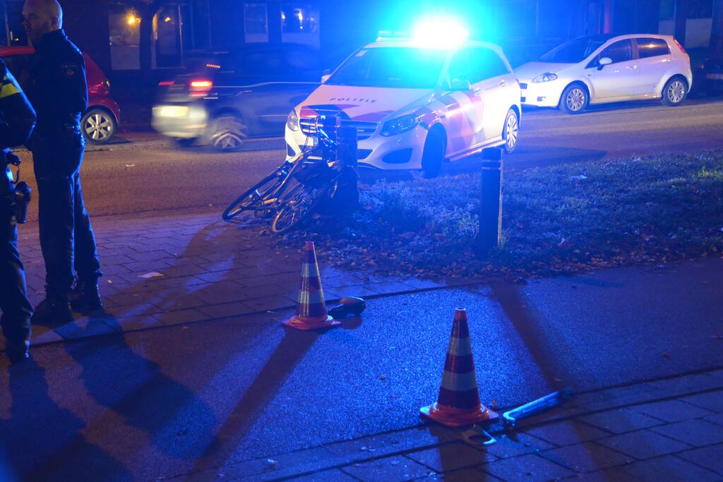 Automobilist rijdt door na aanrijding met fietser