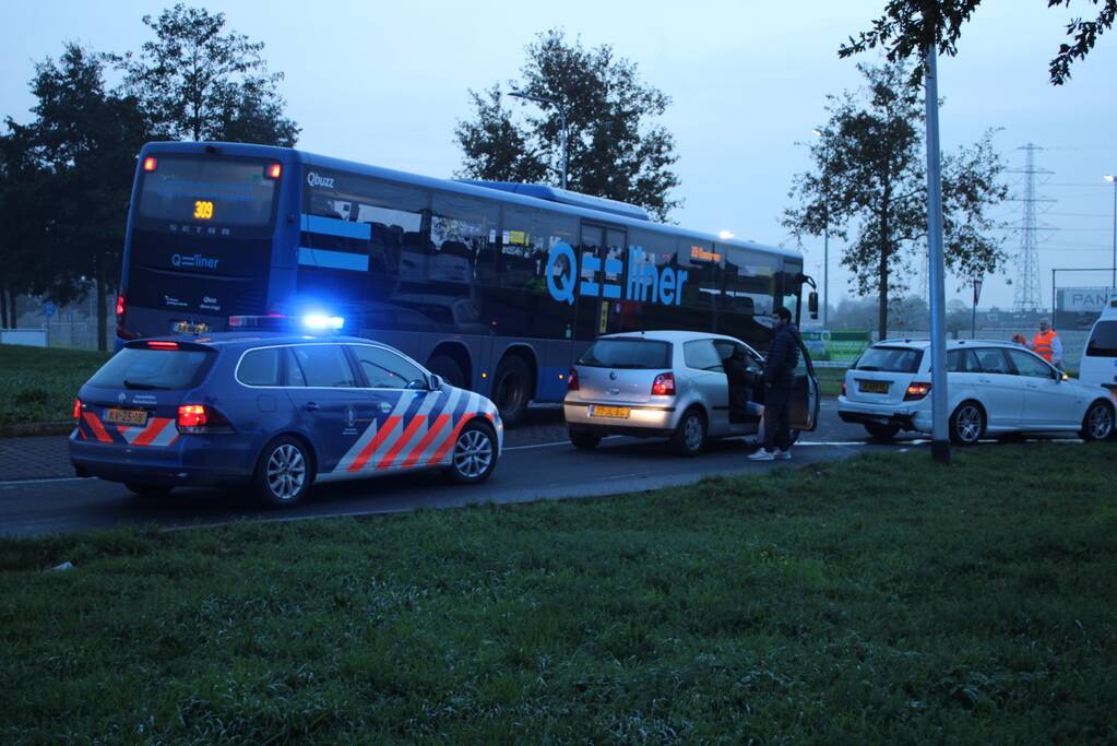 Schade na aanrijding tussen meerdere voertuigen