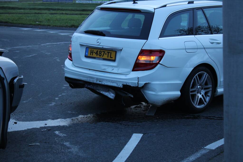 Schade na aanrijding tussen meerdere voertuigen
